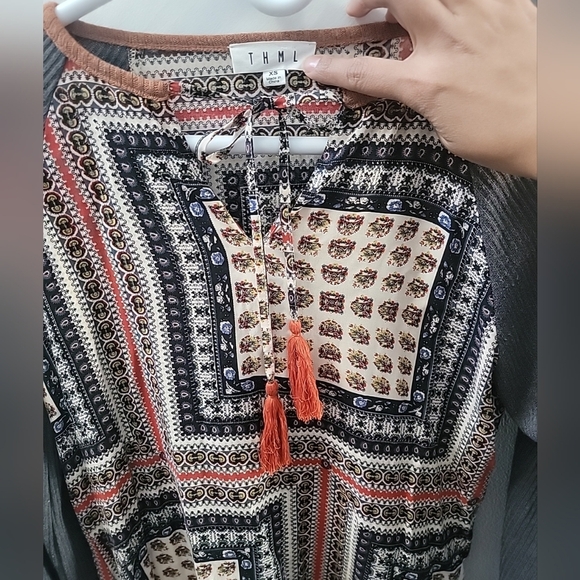 Anthropologie THML Boho Tassel Tie Blouse Size XSmall Trendy Lightweight - Picture 2 of 4